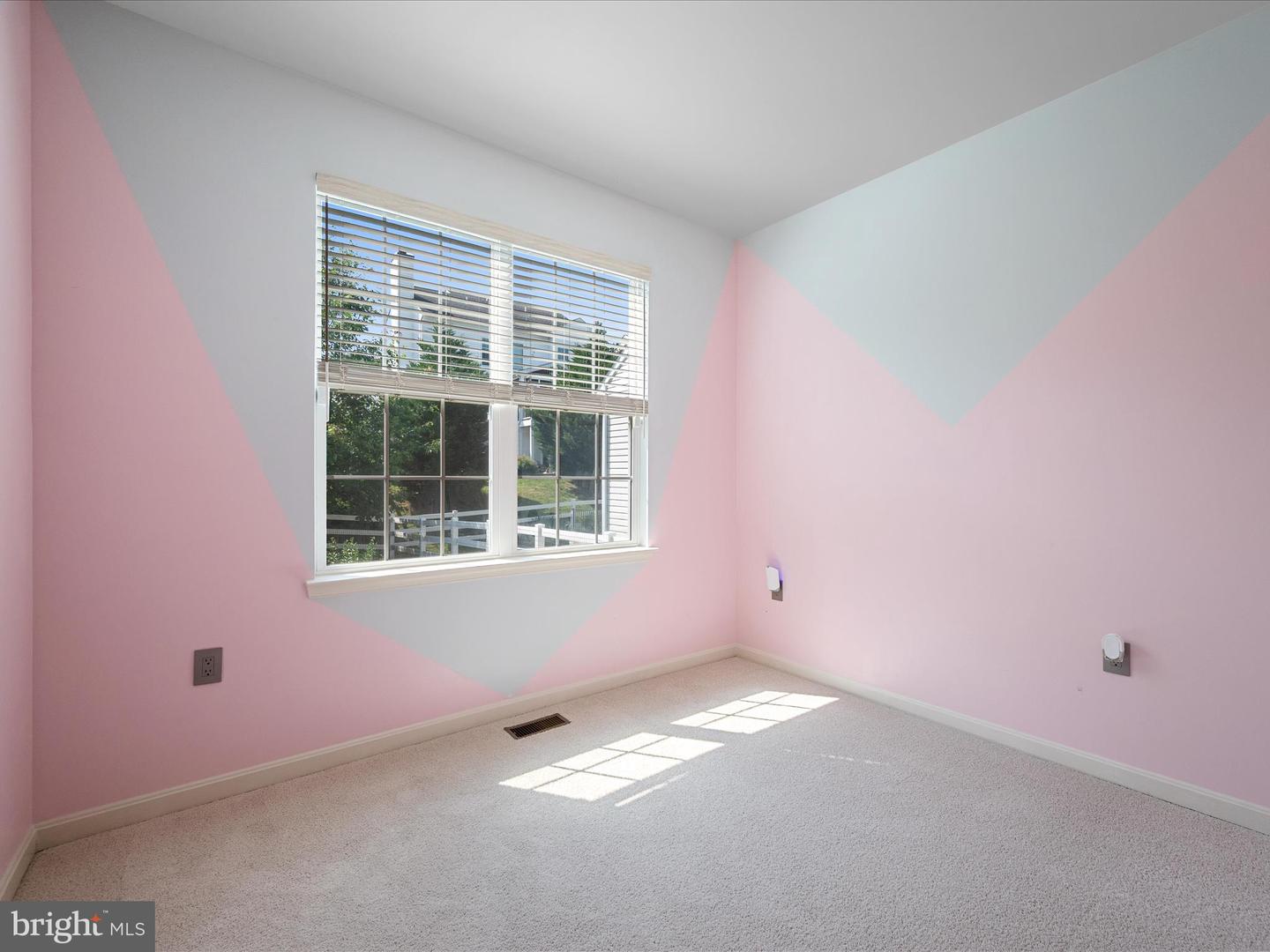 17659 CLEVELAND PARK DR, ROUND HILL, Virginia 20141, 4 Bedrooms Bedrooms, ,2 BathroomsBathrooms,Residential,For sale,17659 CLEVELAND PARK DR,VALO2098554 MLS # VALO2098554