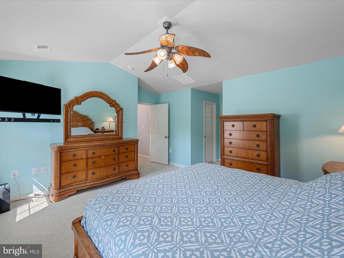17659 CLEVELAND PARK DR, ROUND HILL, Virginia 20141, 4 Bedrooms Bedrooms, ,2 BathroomsBathrooms,Residential,For sale,17659 CLEVELAND PARK DR,VALO2098554 MLS # VALO2098554