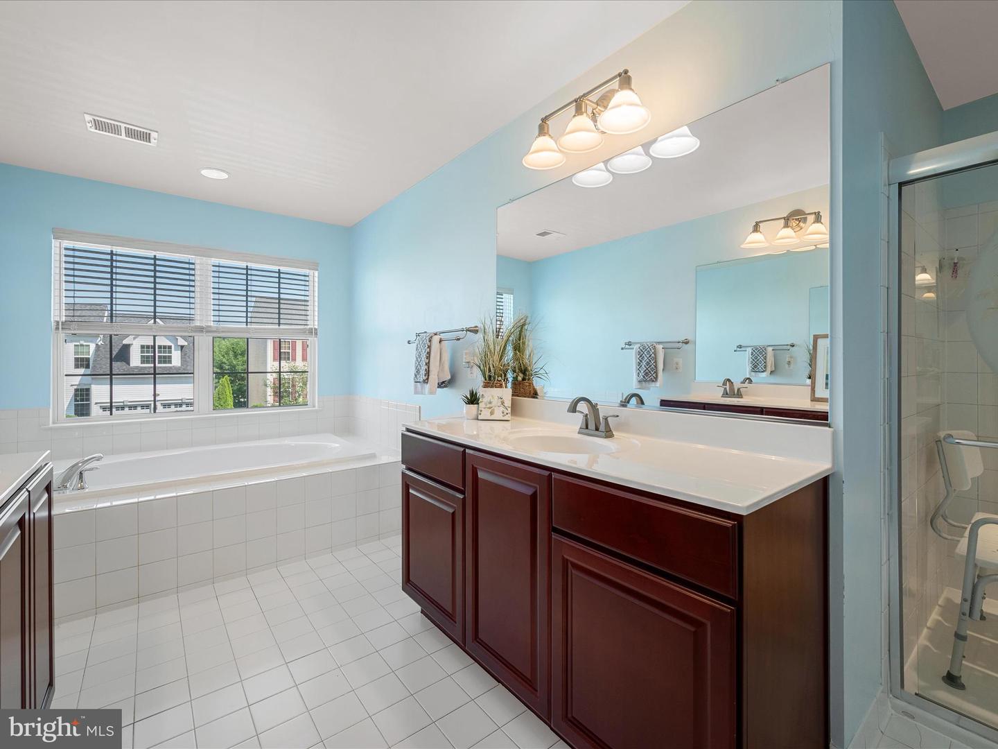 17659 CLEVELAND PARK DR, ROUND HILL, Virginia 20141, 4 Bedrooms Bedrooms, ,2 BathroomsBathrooms,Residential,For sale,17659 CLEVELAND PARK DR,VALO2098554 MLS # VALO2098554
