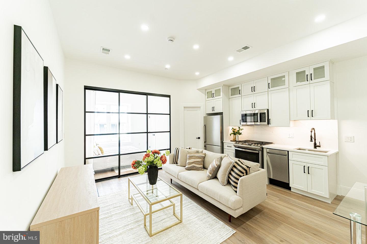 2517 ONTARIO RD NW #5, WASHINGTON, District Of Columbia 20009, 2 Bedrooms Bedrooms, ,1 BathroomBathrooms,Residential,For sale,2517 ONTARIO RD NW #5,DCDC2203610 MLS # DCDC2203610