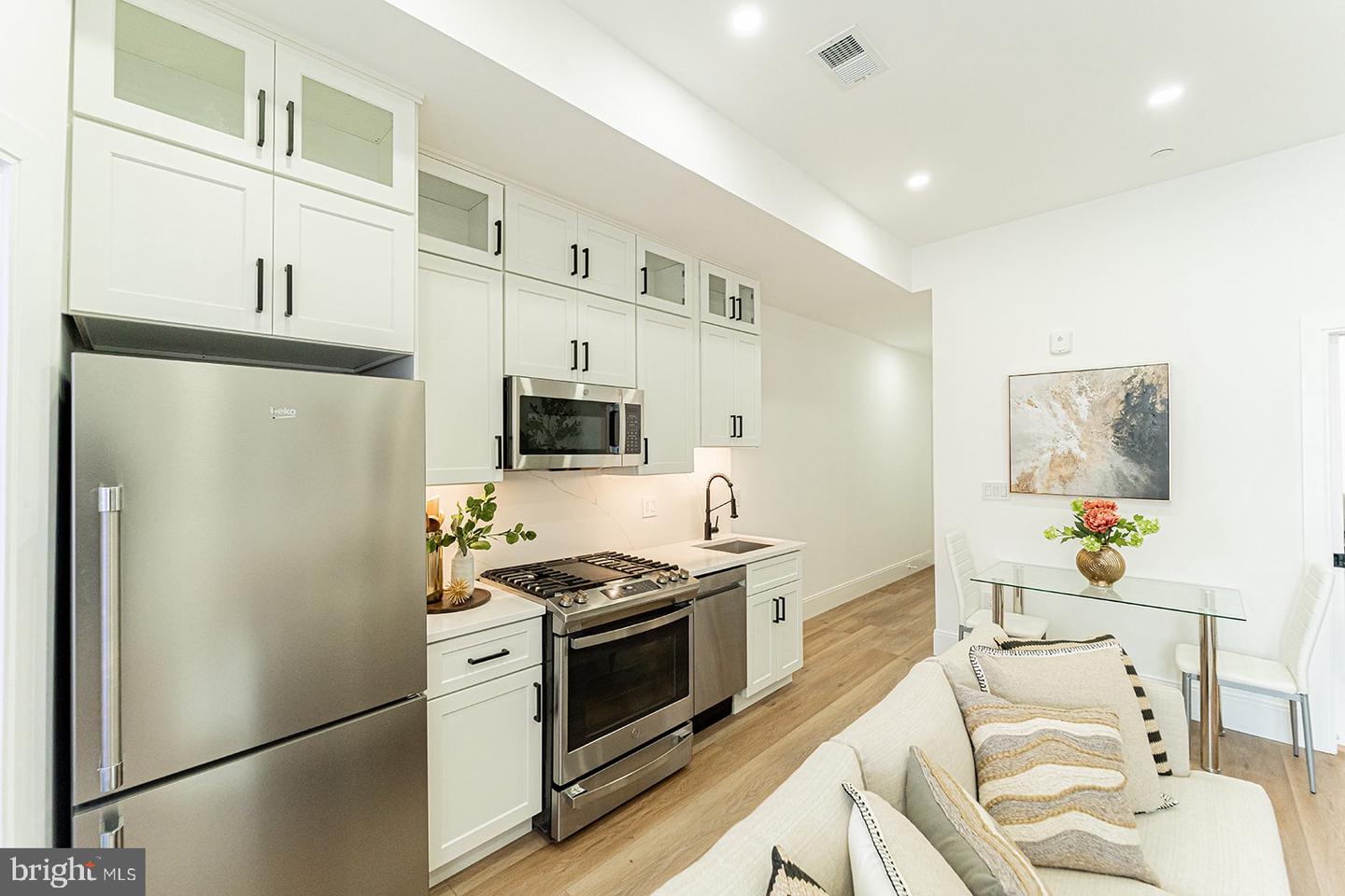 2517 ONTARIO RD NW #5, WASHINGTON, District Of Columbia 20009, 2 Bedrooms Bedrooms, ,1 BathroomBathrooms,Residential,For sale,2517 ONTARIO RD NW #5,DCDC2203610 MLS # DCDC2203610