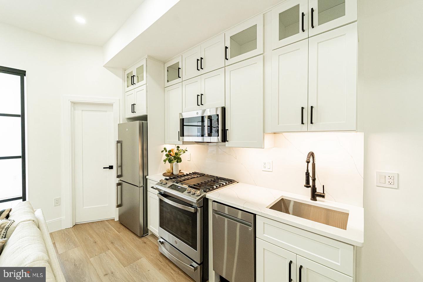 2517 ONTARIO RD NW #5, WASHINGTON, District Of Columbia 20009, 2 Bedrooms Bedrooms, ,1 BathroomBathrooms,Residential,For sale,2517 ONTARIO RD NW #5,DCDC2203610 MLS # DCDC2203610