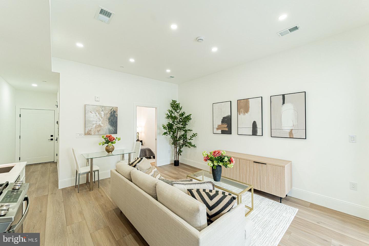 2517 ONTARIO RD NW #5, WASHINGTON, District Of Columbia 20009, 2 Bedrooms Bedrooms, ,1 BathroomBathrooms,Residential,For sale,2517 ONTARIO RD NW #5,DCDC2203610 MLS # DCDC2203610