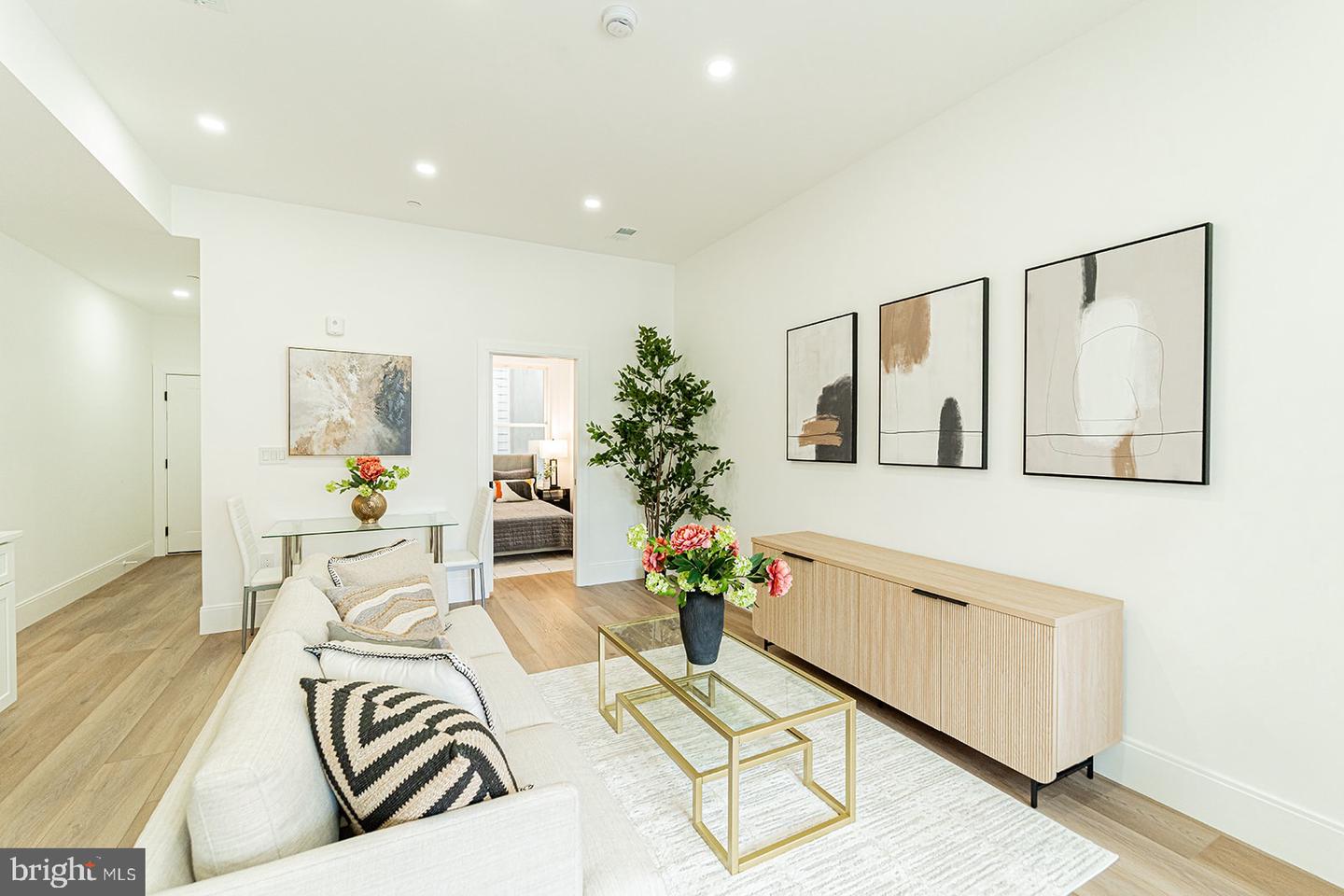 2517 ONTARIO RD NW #5, WASHINGTON, District Of Columbia 20009, 2 Bedrooms Bedrooms, ,1 BathroomBathrooms,Residential,For sale,2517 ONTARIO RD NW #5,DCDC2203610 MLS # DCDC2203610