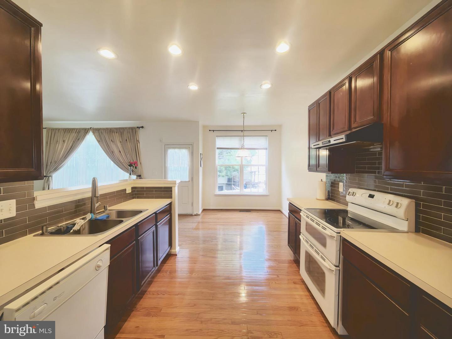 35547 SARASOTA ST, ROUND HILL, Virginia 20141, 4 Bedrooms Bedrooms, 4 Rooms Rooms,3 BathroomsBathrooms,Residential,For sale,35547 SARASOTA ST,VALO2098506 MLS # VALO2098506