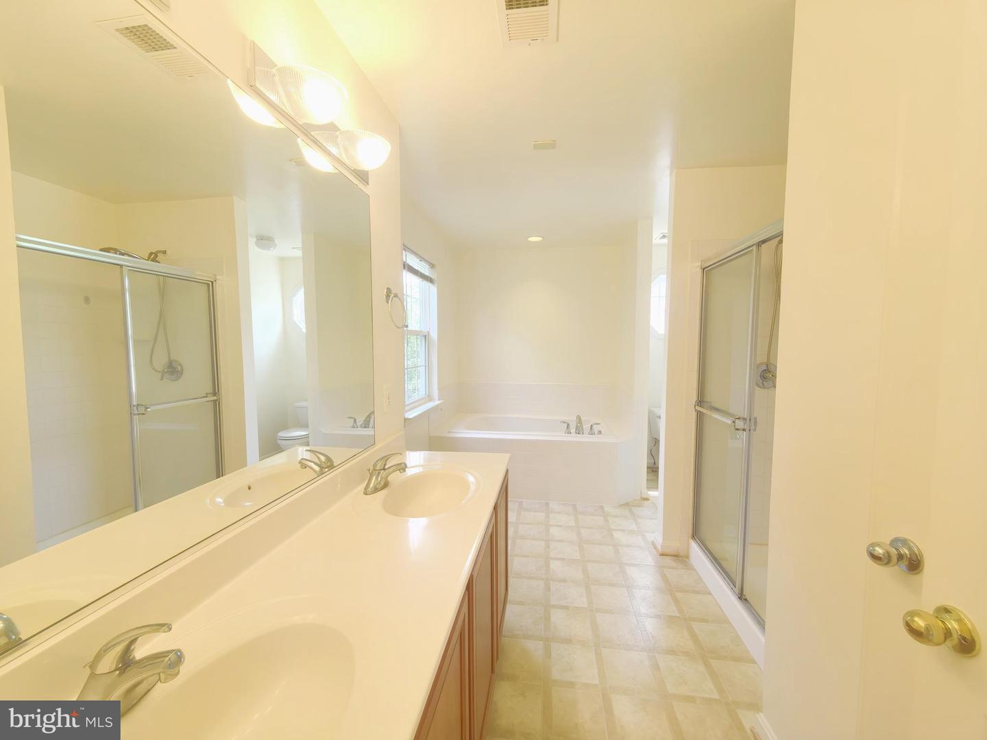 35547 SARASOTA ST, ROUND HILL, Virginia 20141, 4 Bedrooms Bedrooms, 4 Rooms Rooms,3 BathroomsBathrooms,Residential,For sale,35547 SARASOTA ST,VALO2098506 MLS # VALO2098506
