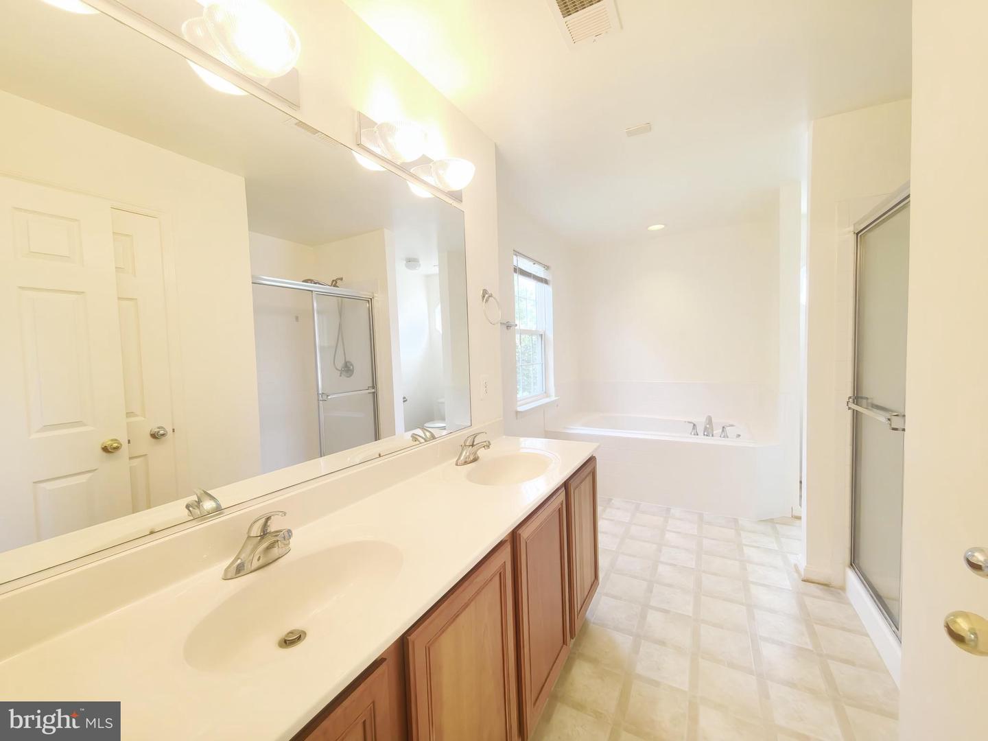 35547 SARASOTA ST, ROUND HILL, Virginia 20141, 4 Bedrooms Bedrooms, 4 Rooms Rooms,3 BathroomsBathrooms,Residential,For sale,35547 SARASOTA ST,VALO2098506 MLS # VALO2098506