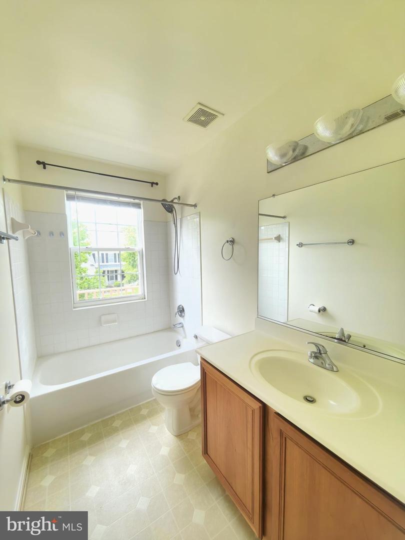 35547 SARASOTA ST, ROUND HILL, Virginia 20141, 4 Bedrooms Bedrooms, 4 Rooms Rooms,3 BathroomsBathrooms,Residential,For sale,35547 SARASOTA ST,VALO2098506 MLS # VALO2098506