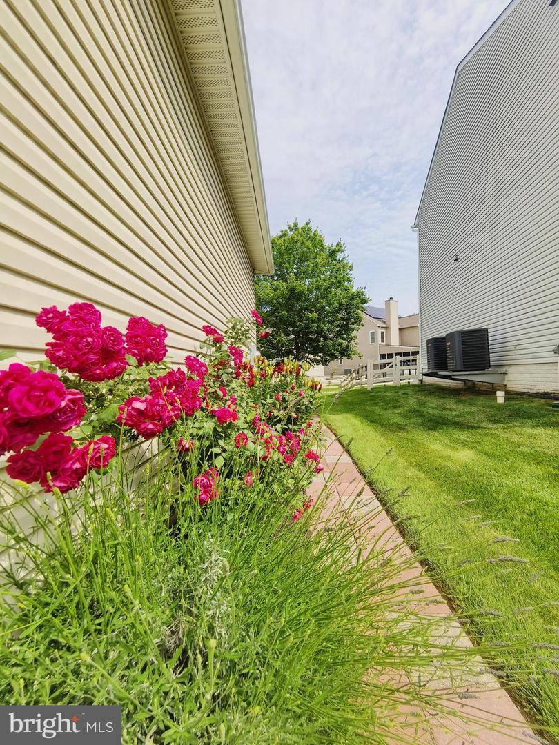 35547 SARASOTA ST, ROUND HILL, Virginia 20141, 4 Bedrooms Bedrooms, 4 Rooms Rooms,3 BathroomsBathrooms,Residential,For sale,35547 SARASOTA ST,VALO2098506 MLS # VALO2098506