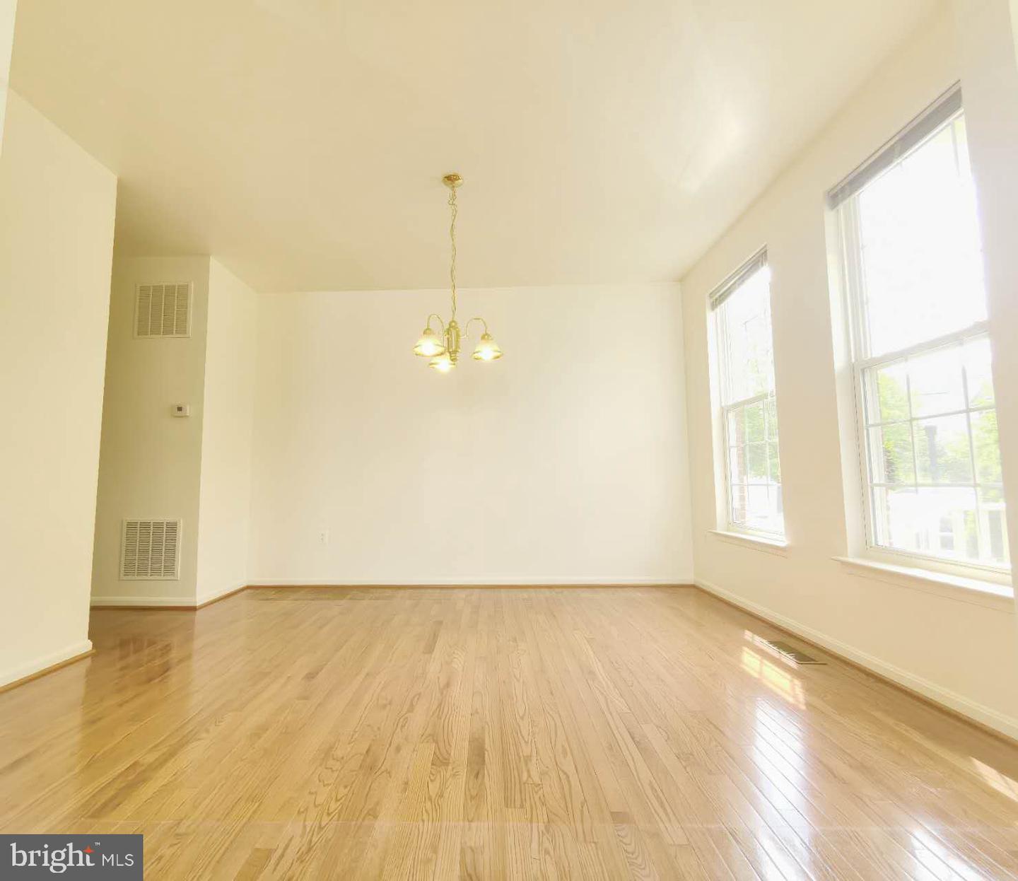 35547 SARASOTA ST, ROUND HILL, Virginia 20141, 4 Bedrooms Bedrooms, 4 Rooms Rooms,3 BathroomsBathrooms,Residential,For sale,35547 SARASOTA ST,VALO2098506 MLS # VALO2098506