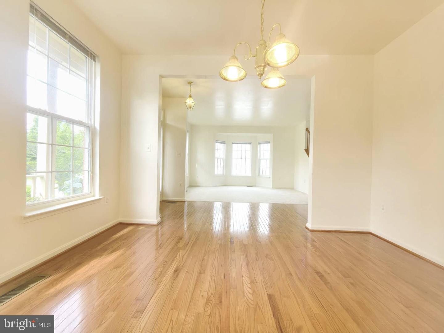 35547 SARASOTA ST, ROUND HILL, Virginia 20141, 4 Bedrooms Bedrooms, 4 Rooms Rooms,3 BathroomsBathrooms,Residential,For sale,35547 SARASOTA ST,VALO2098506 MLS # VALO2098506