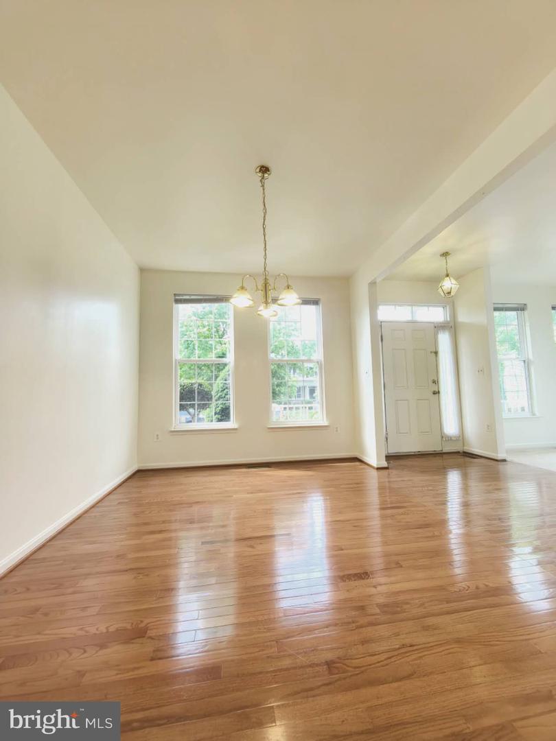 35547 SARASOTA ST, ROUND HILL, Virginia 20141, 4 Bedrooms Bedrooms, 4 Rooms Rooms,3 BathroomsBathrooms,Residential,For sale,35547 SARASOTA ST,VALO2098506 MLS # VALO2098506