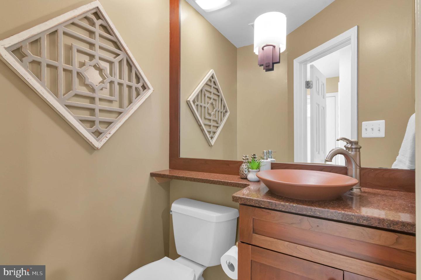 611 N TAZEWELL ST, ARLINGTON, Virginia 22203, 3 Bedrooms Bedrooms, ,3 BathroomsBathrooms,Residential,For sale,611 N TAZEWELL ST,VAAR2058622 MLS # VAAR2058622