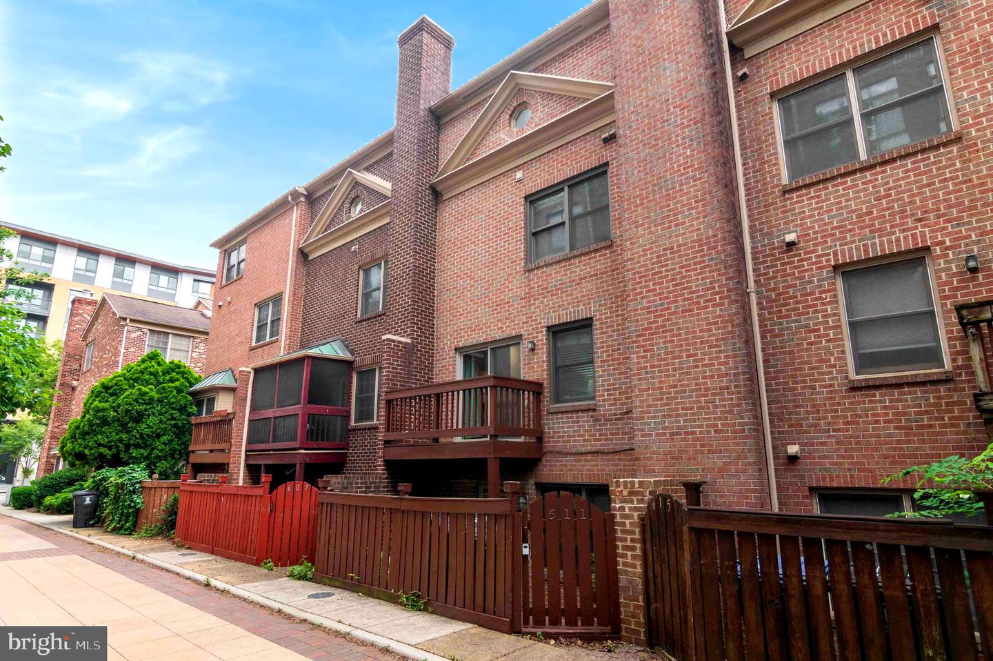 611 N TAZEWELL ST, ARLINGTON, Virginia 22203, 3 Bedrooms Bedrooms, ,3 BathroomsBathrooms,Residential,For sale,611 N TAZEWELL ST,VAAR2058622 MLS # VAAR2058622