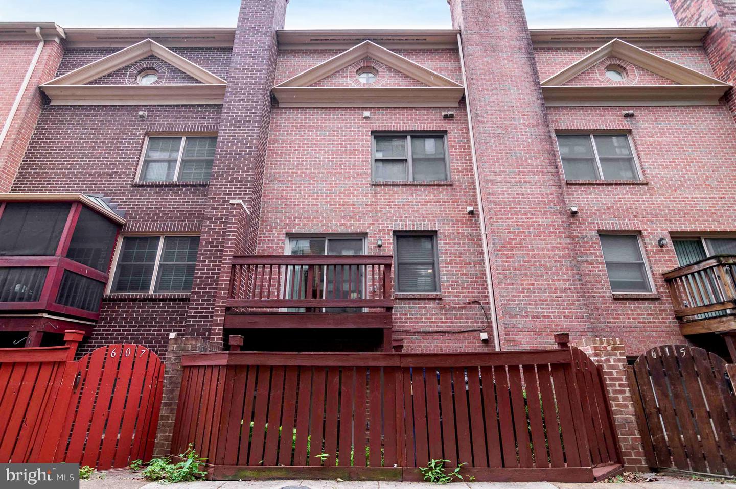 611 N TAZEWELL ST, ARLINGTON, Virginia 22203, 3 Bedrooms Bedrooms, ,3 BathroomsBathrooms,Residential,For sale,611 N TAZEWELL ST,VAAR2058622 MLS # VAAR2058622