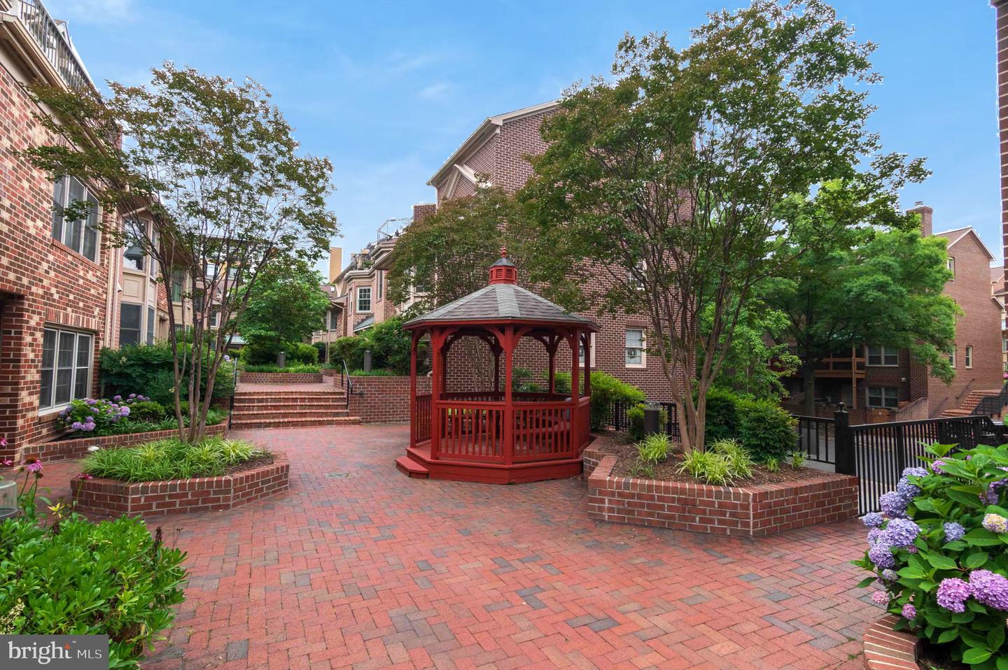 611 N TAZEWELL ST, ARLINGTON, Virginia 22203, 3 Bedrooms Bedrooms, ,3 BathroomsBathrooms,Residential,For sale,611 N TAZEWELL ST,VAAR2058622 MLS # VAAR2058622