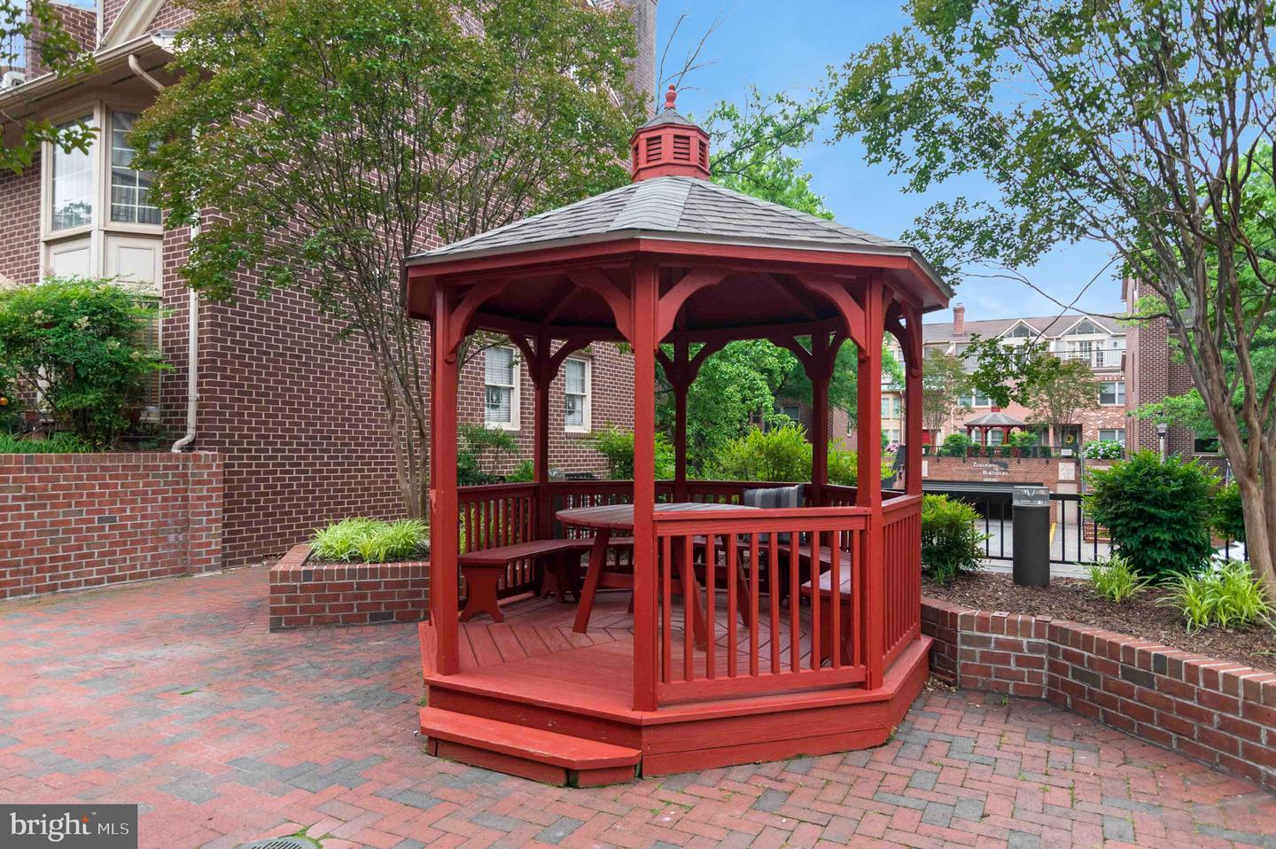 611 N TAZEWELL ST, ARLINGTON, Virginia 22203, 3 Bedrooms Bedrooms, ,3 BathroomsBathrooms,Residential,For sale,611 N TAZEWELL ST,VAAR2058622 MLS # VAAR2058622