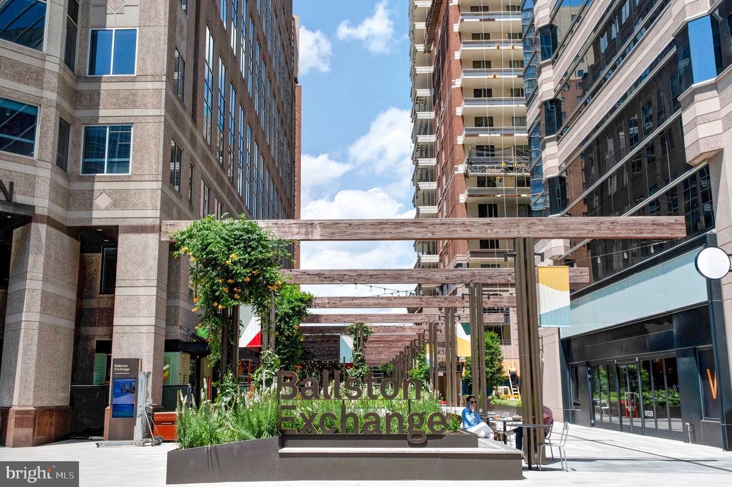 611 N TAZEWELL ST, ARLINGTON, Virginia 22203, 3 Bedrooms Bedrooms, ,3 BathroomsBathrooms,Residential,For sale,611 N TAZEWELL ST,VAAR2058622 MLS # VAAR2058622
