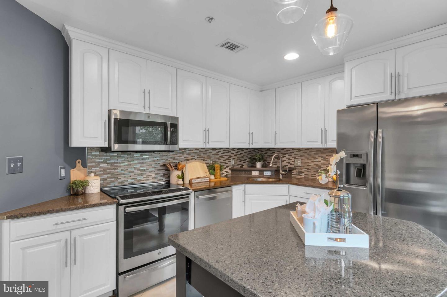 611 N TAZEWELL ST, ARLINGTON, Virginia 22203, 3 Bedrooms Bedrooms, ,3 BathroomsBathrooms,Residential,For sale,611 N TAZEWELL ST,VAAR2058622 MLS # VAAR2058622