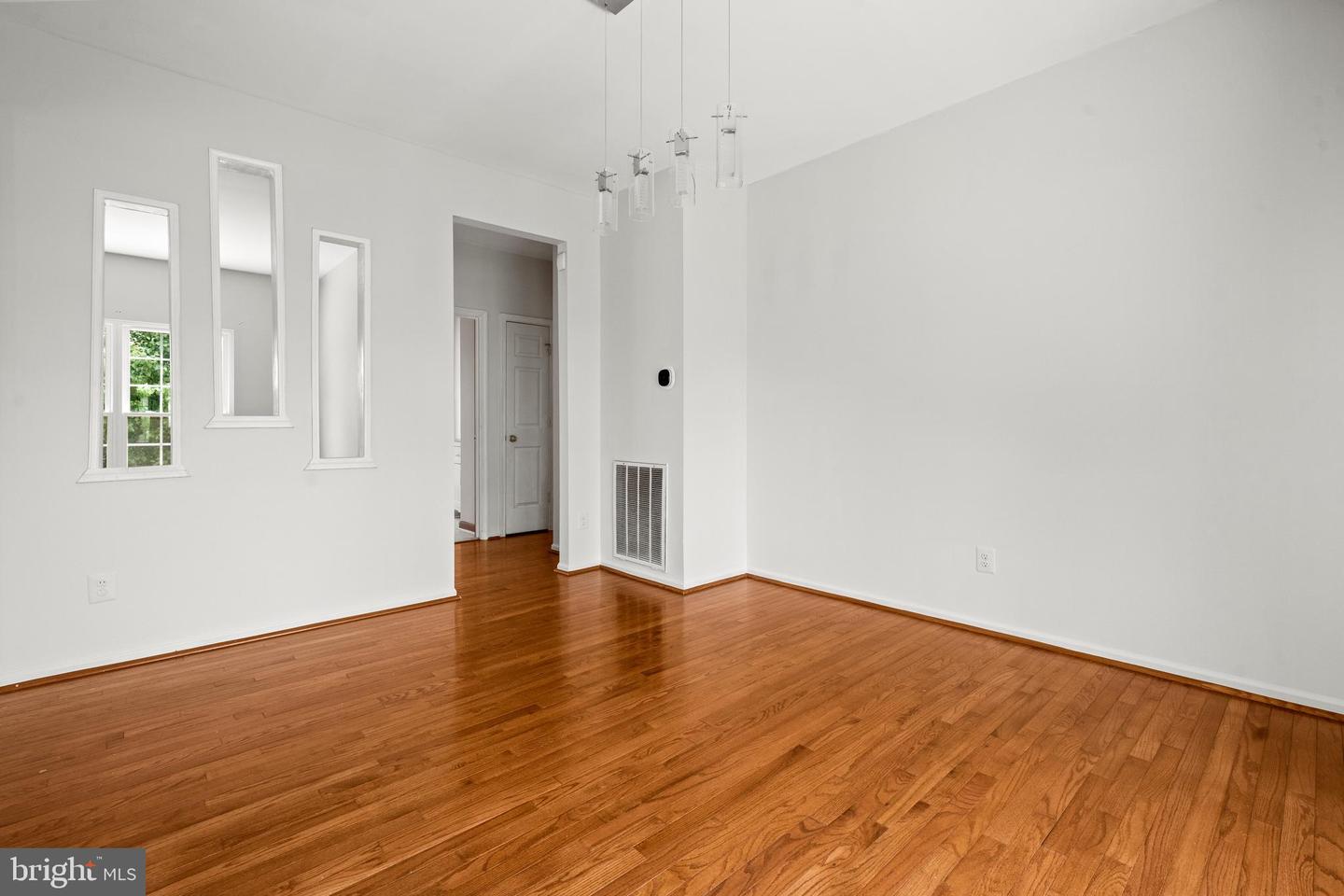 2795 MAPLE RIDGE DR, WOODBRIDGE, Virginia 22192, 5 Bedrooms Bedrooms, ,3 BathroomsBathrooms,Residential,For sale,2795 MAPLE RIDGE DR,VAPW2096154 MLS # VAPW2096154