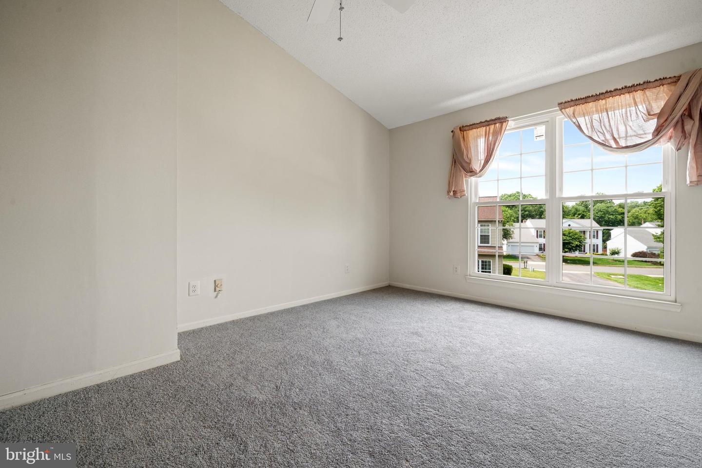 2795 MAPLE RIDGE DR, WOODBRIDGE, Virginia 22192, 5 Bedrooms Bedrooms, ,3 BathroomsBathrooms,Residential,For sale,2795 MAPLE RIDGE DR,VAPW2096154 MLS # VAPW2096154