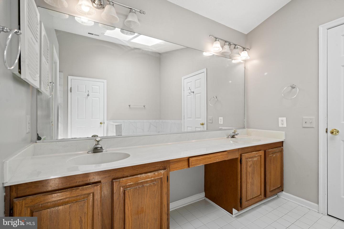 2795 MAPLE RIDGE DR, WOODBRIDGE, Virginia 22192, 5 Bedrooms Bedrooms, ,3 BathroomsBathrooms,Residential,For sale,2795 MAPLE RIDGE DR,VAPW2096154 MLS # VAPW2096154