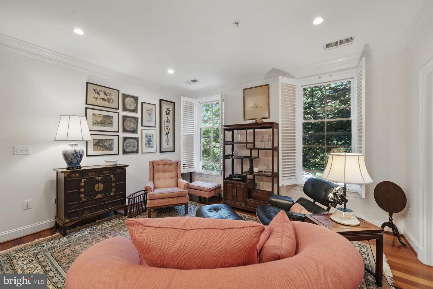 1023 N ROYAL ST #207, ALEXANDRIA, Virginia 22314, 2 Bedrooms Bedrooms, ,2 BathroomsBathrooms,Residential,For sale,1023 N ROYAL ST #207,VAAX2046040 MLS # VAAX2046040