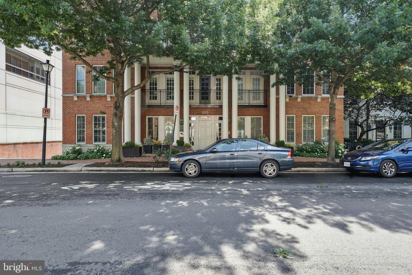 1023 N ROYAL ST #207, ALEXANDRIA, Virginia 22314, 2 Bedrooms Bedrooms, ,2 BathroomsBathrooms,Residential,For sale,1023 N ROYAL ST #207,VAAX2046040 MLS # VAAX2046040
