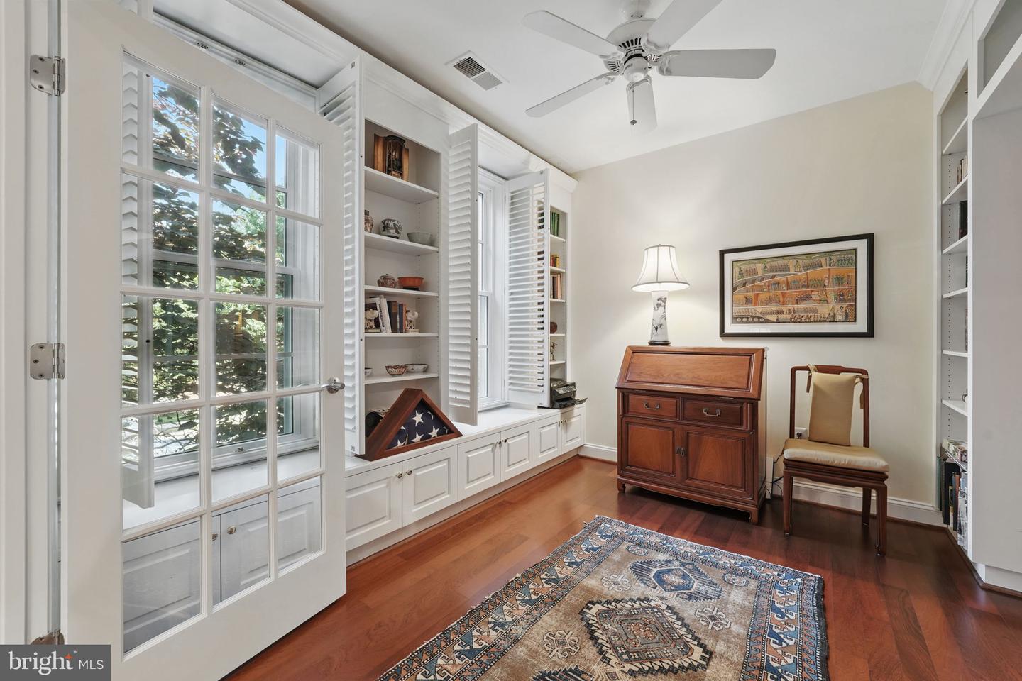 1023 N ROYAL ST #207, ALEXANDRIA, Virginia 22314, 2 Bedrooms Bedrooms, ,2 BathroomsBathrooms,Residential,For sale,1023 N ROYAL ST #207,VAAX2046040 MLS # VAAX2046040
