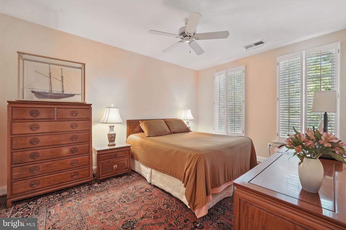 1023 N ROYAL ST #207, ALEXANDRIA, Virginia 22314, 2 Bedrooms Bedrooms, ,2 BathroomsBathrooms,Residential,For sale,1023 N ROYAL ST #207,VAAX2046040 MLS # VAAX2046040