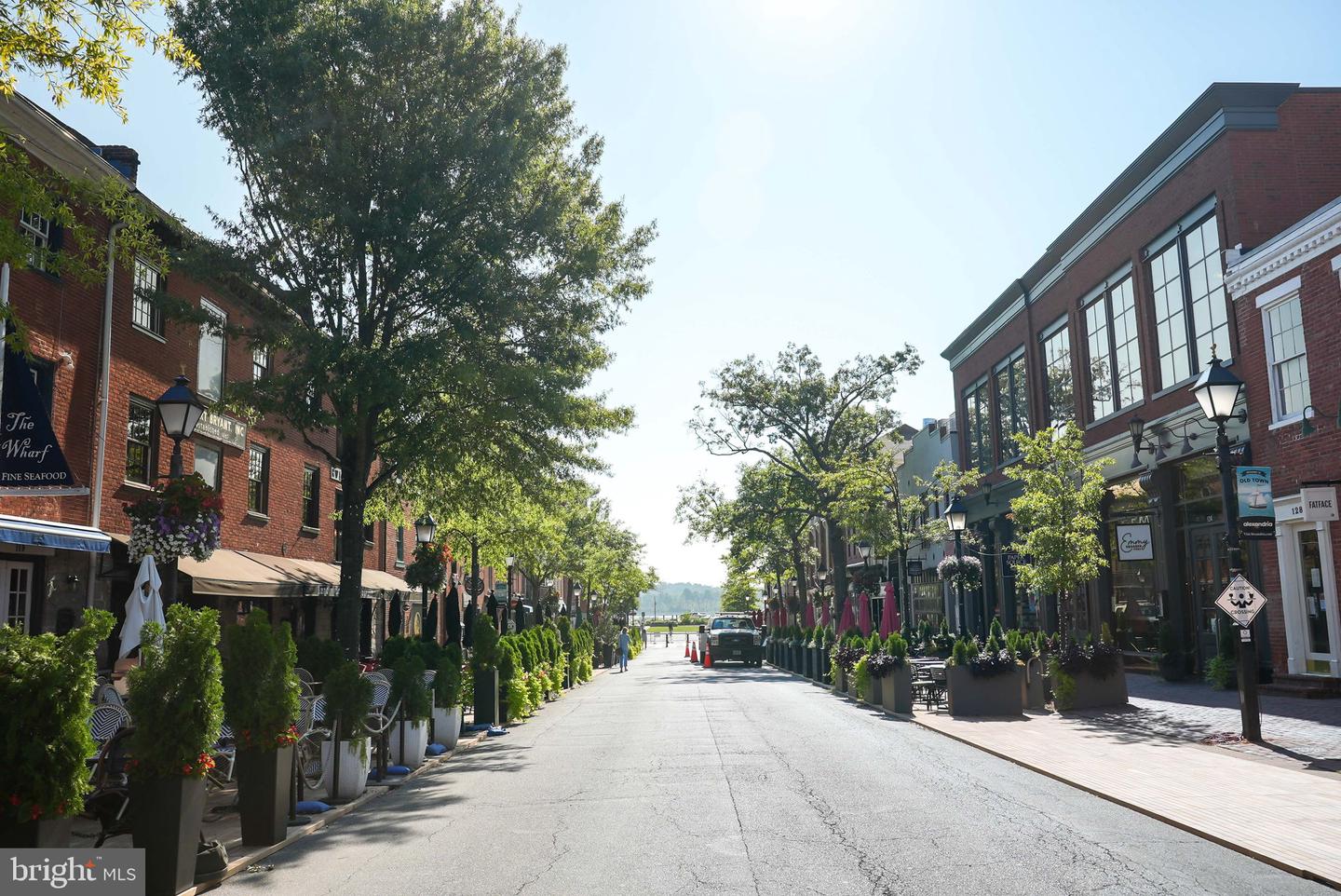 1023 N ROYAL ST #207, ALEXANDRIA, Virginia 22314, 2 Bedrooms Bedrooms, ,2 BathroomsBathrooms,Residential,For sale,1023 N ROYAL ST #207,VAAX2046040 MLS # VAAX2046040