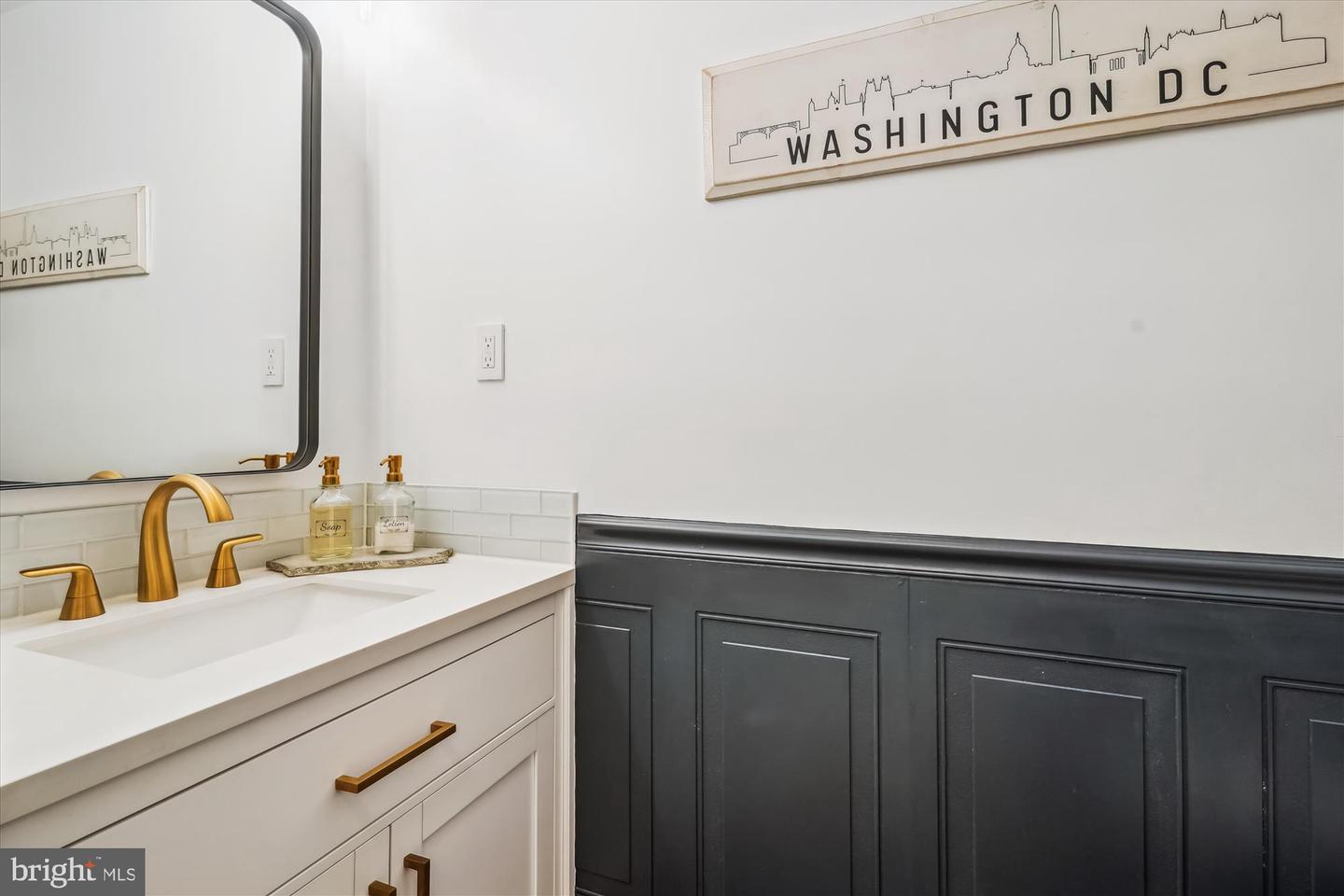 2428 S OXFORD ST, ARLINGTON, Virginia 22206, 3 Bedrooms Bedrooms, ,2 BathroomsBathrooms,Residential,For sale,2428 S OXFORD ST,VAAR2058766 MLS # VAAR2058766