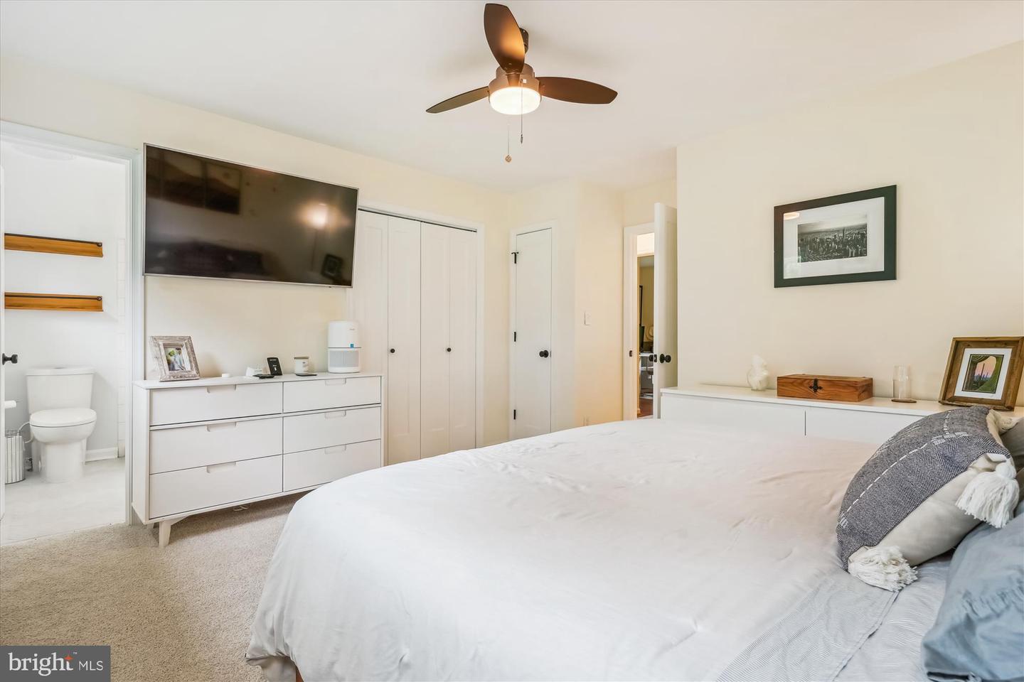 2428 S OXFORD ST, ARLINGTON, Virginia 22206, 3 Bedrooms Bedrooms, ,2 BathroomsBathrooms,Residential,For sale,2428 S OXFORD ST,VAAR2058766 MLS # VAAR2058766