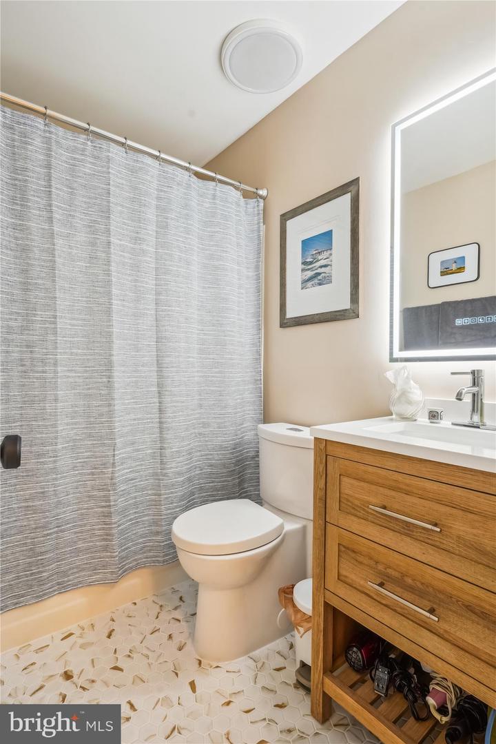 2428 S OXFORD ST, ARLINGTON, Virginia 22206, 3 Bedrooms Bedrooms, ,2 BathroomsBathrooms,Residential,For sale,2428 S OXFORD ST,VAAR2058766 MLS # VAAR2058766