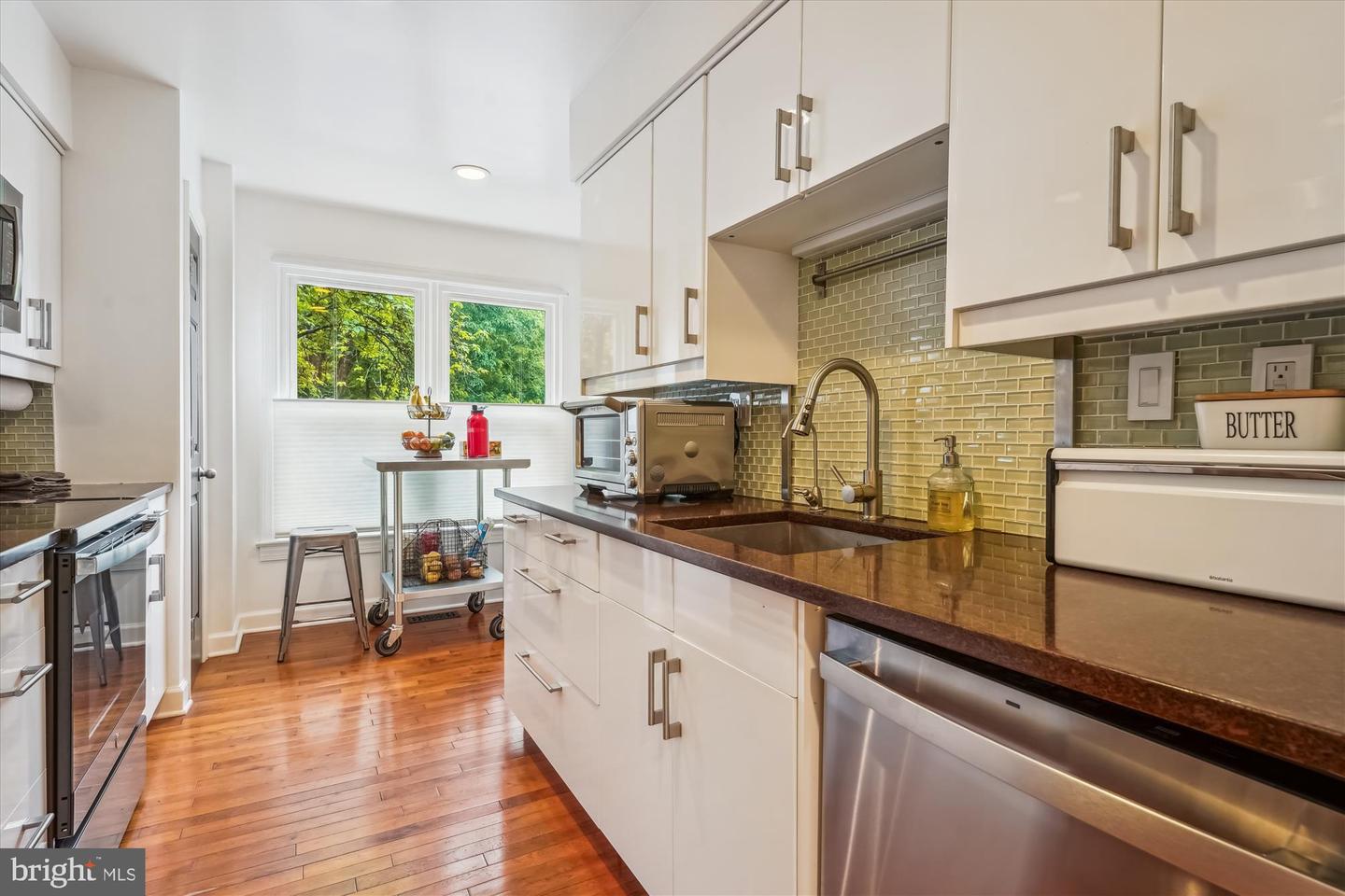 2428 S OXFORD ST, ARLINGTON, Virginia 22206, 3 Bedrooms Bedrooms, ,2 BathroomsBathrooms,Residential,For sale,2428 S OXFORD ST,VAAR2058766 MLS # VAAR2058766