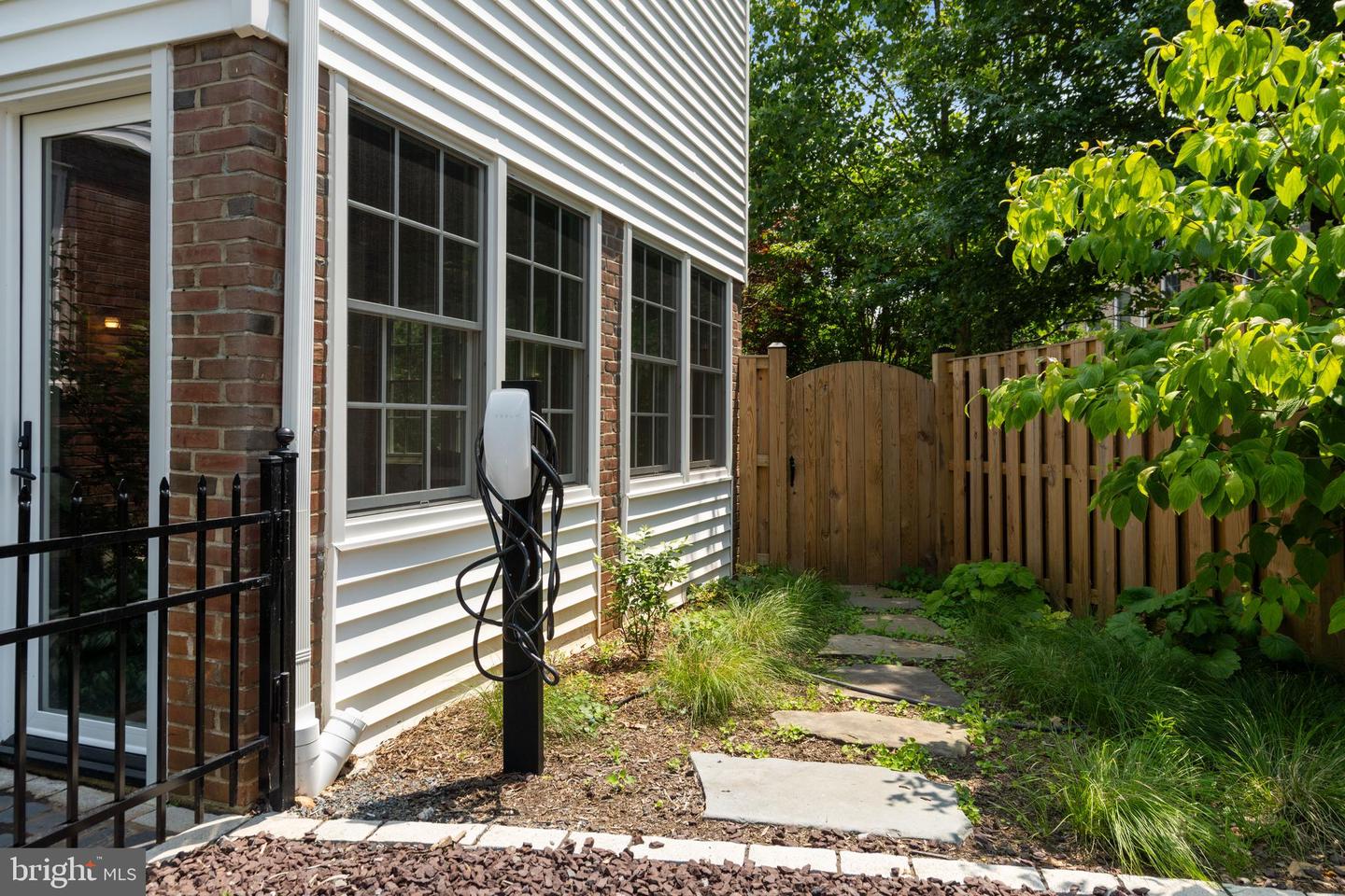 5600 11TH ST N, ARLINGTON, Virginia 22205, 4 Bedrooms Bedrooms, ,2 BathroomsBathrooms,Residential,For sale,5600 11TH ST N,VAAR2058802 MLS # VAAR2058802
