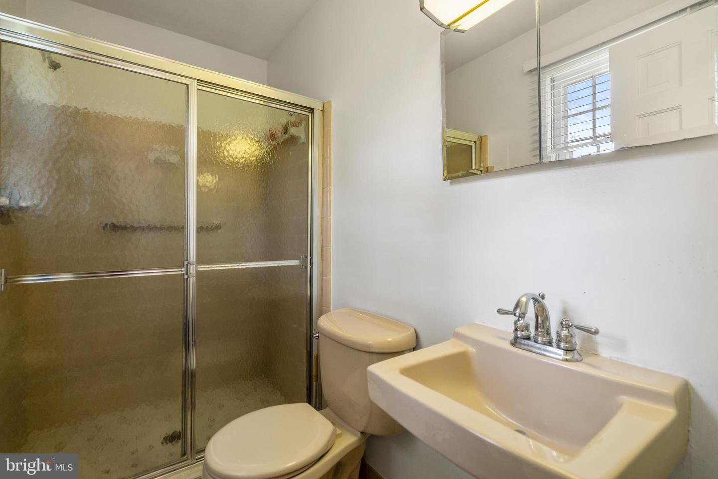 5600 11TH ST N, ARLINGTON, Virginia 22205, 4 Bedrooms Bedrooms, ,2 BathroomsBathrooms,Residential,For sale,5600 11TH ST N,VAAR2058802 MLS # VAAR2058802