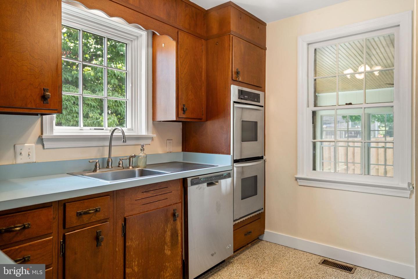 5600 11TH ST N, ARLINGTON, Virginia 22205, 4 Bedrooms Bedrooms, ,2 BathroomsBathrooms,Residential,For sale,5600 11TH ST N,VAAR2058802 MLS # VAAR2058802