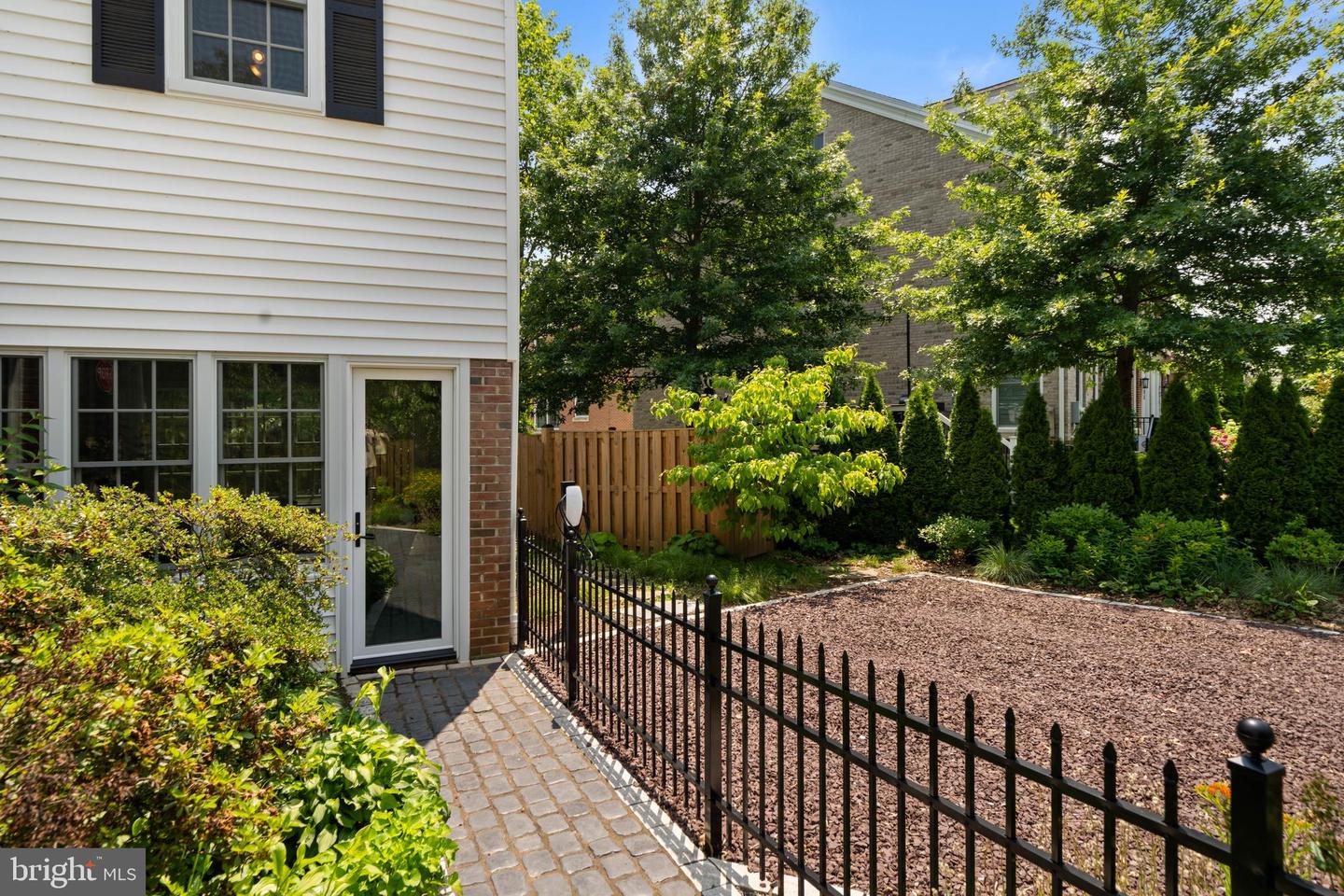 5600 11TH ST N, ARLINGTON, Virginia 22205, 4 Bedrooms Bedrooms, ,2 BathroomsBathrooms,Residential,For sale,5600 11TH ST N,VAAR2058802 MLS # VAAR2058802