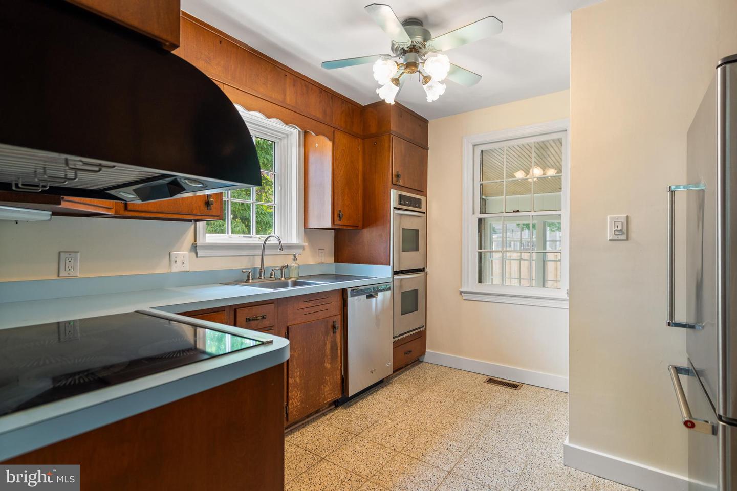 5600 11TH ST N, ARLINGTON, Virginia 22205, 4 Bedrooms Bedrooms, ,2 BathroomsBathrooms,Residential,For sale,5600 11TH ST N,VAAR2058802 MLS # VAAR2058802