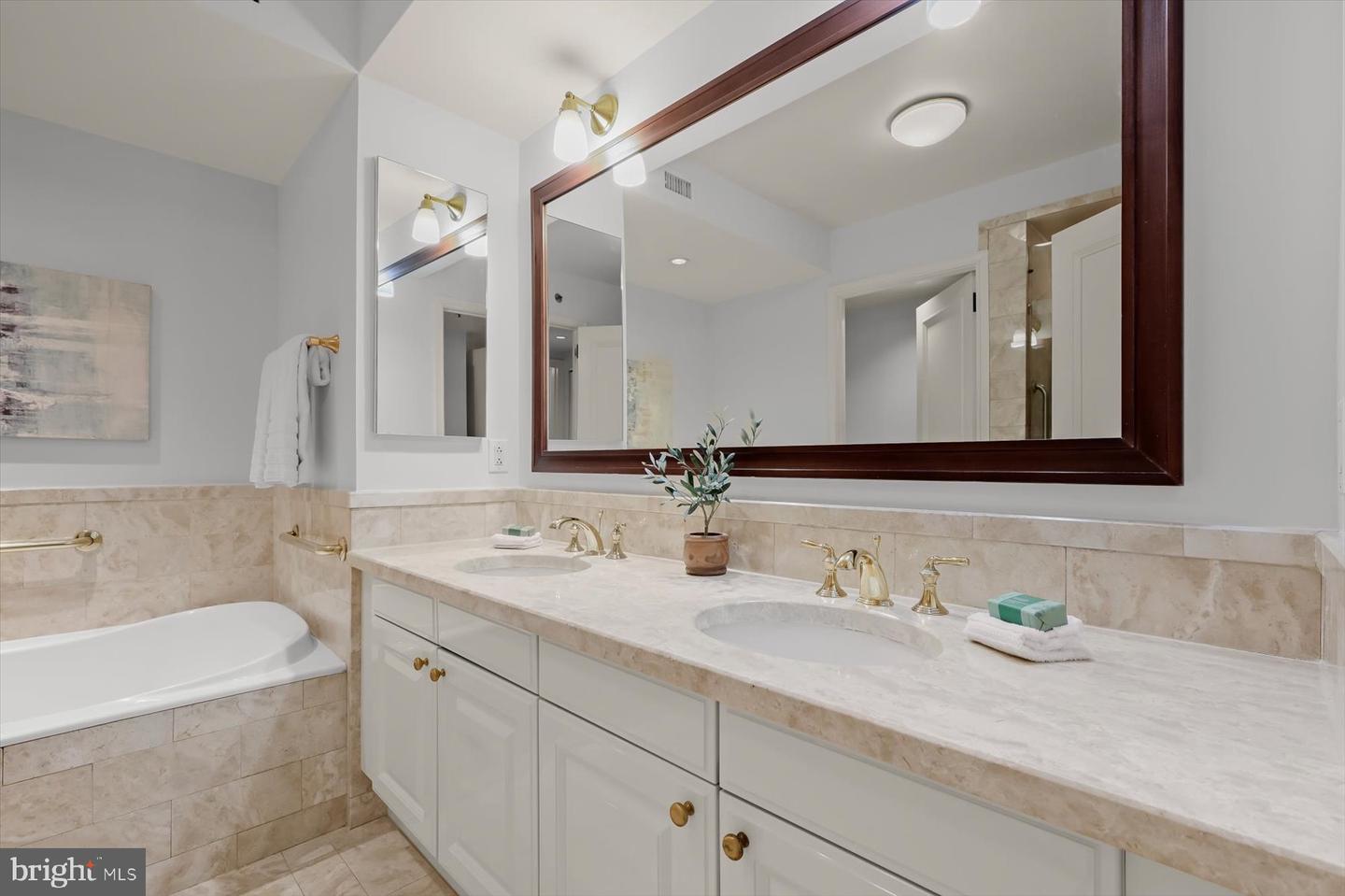 1155 23RD ST NW #5D, WASHINGTON, District Of Columbia 20037, 2 Bedrooms Bedrooms, ,2 BathroomsBathrooms,Residential,For sale,1155 23RD ST NW #5D,DCDC2204506 MLS # DCDC2204506