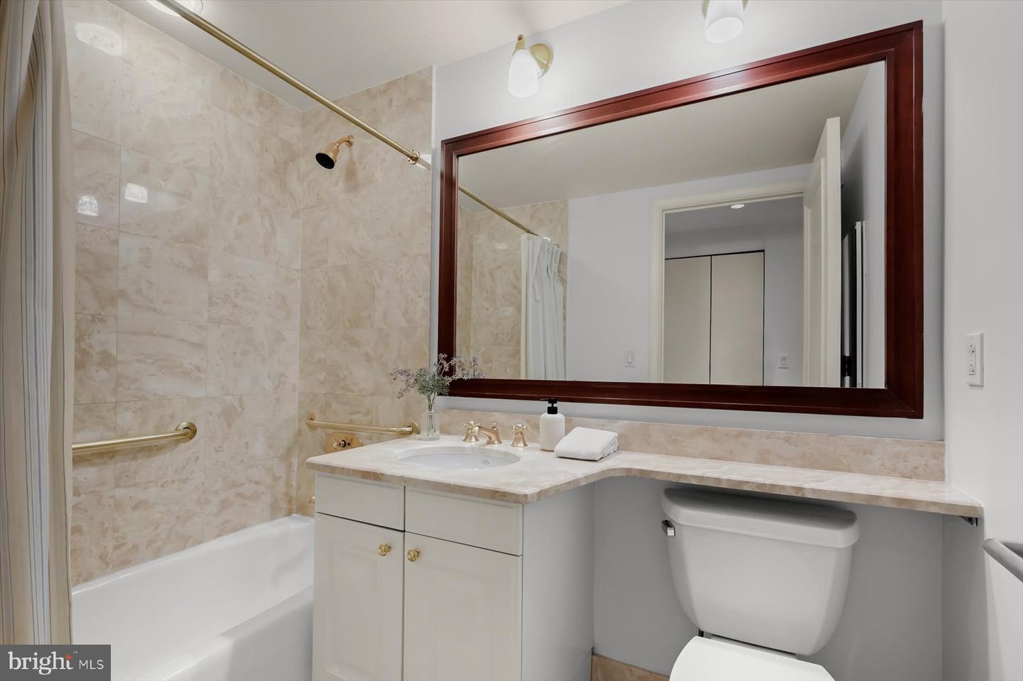 1155 23RD ST NW #5D, WASHINGTON, District Of Columbia 20037, 2 Bedrooms Bedrooms, ,2 BathroomsBathrooms,Residential,For sale,1155 23RD ST NW #5D,DCDC2204506 MLS # DCDC2204506