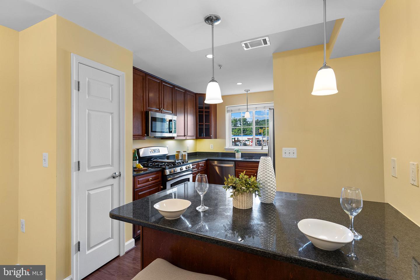 4167 S FOUR MILE RUN DR #103, ARLINGTON, Virginia 22204, 2 Bedrooms Bedrooms, ,2 BathroomsBathrooms,Residential,For sale,4167 S FOUR MILE RUN DR #103,VAAR2058726 MLS # VAAR2058726