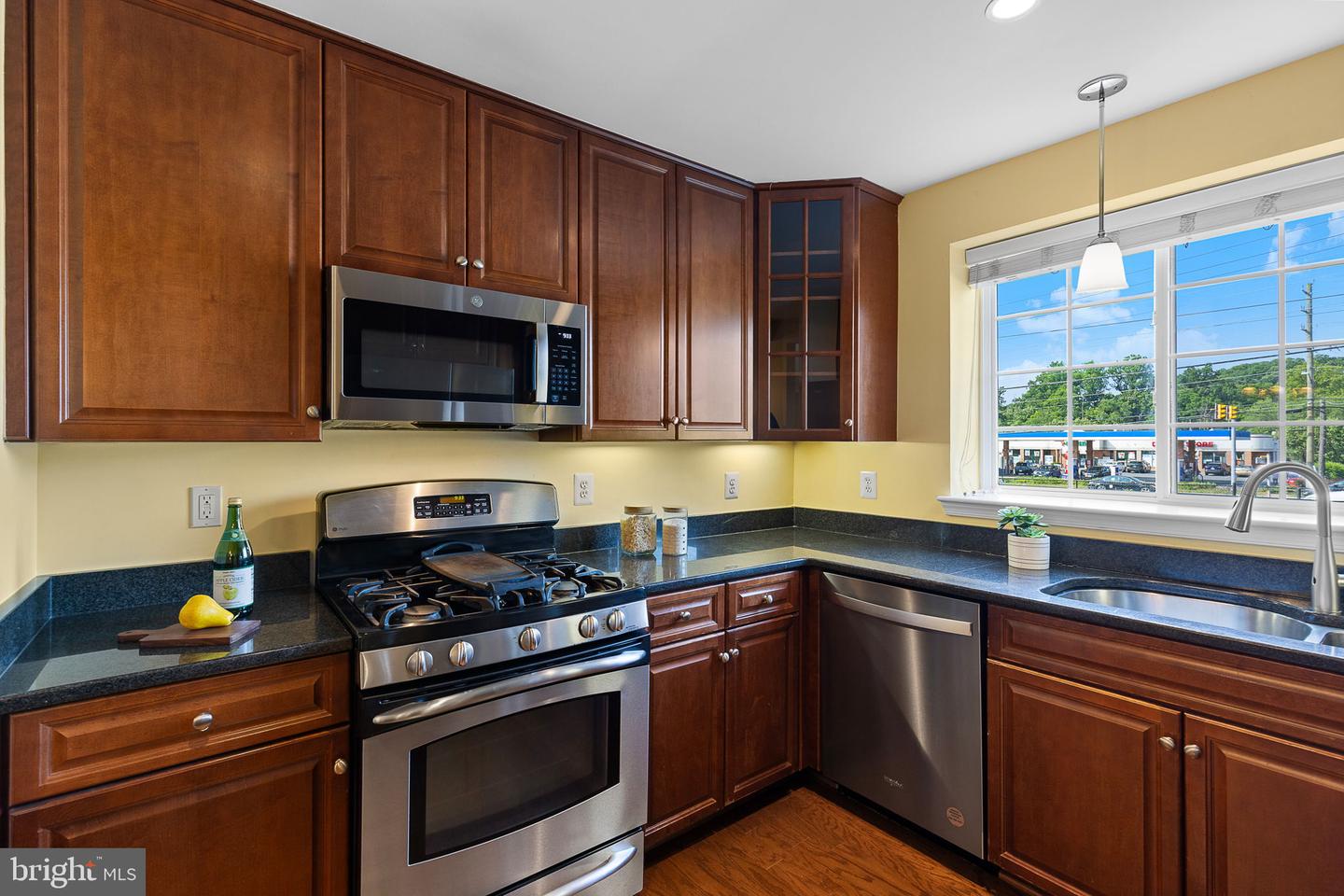 4167 S FOUR MILE RUN DR #103, ARLINGTON, Virginia 22204, 2 Bedrooms Bedrooms, ,2 BathroomsBathrooms,Residential,For sale,4167 S FOUR MILE RUN DR #103,VAAR2058726 MLS # VAAR2058726