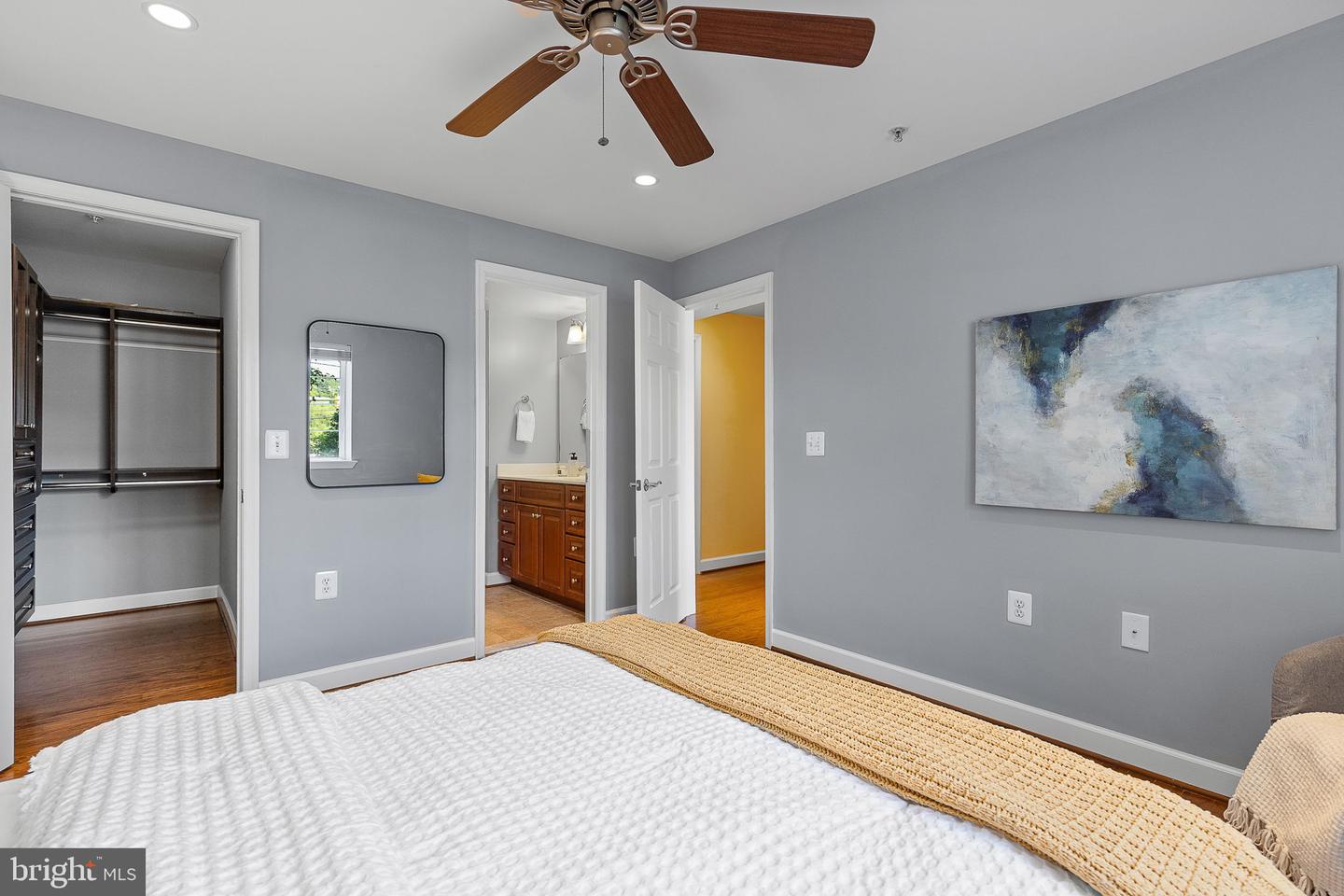 4167 S FOUR MILE RUN DR #103, ARLINGTON, Virginia 22204, 2 Bedrooms Bedrooms, ,2 BathroomsBathrooms,Residential,For sale,4167 S FOUR MILE RUN DR #103,VAAR2058726 MLS # VAAR2058726