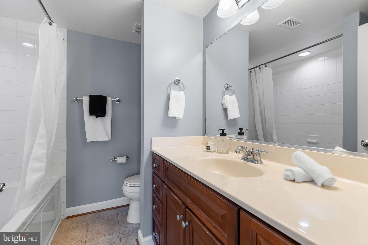 4167 S FOUR MILE RUN DR #103, ARLINGTON, Virginia 22204, 2 Bedrooms Bedrooms, ,2 BathroomsBathrooms,Residential,For sale,4167 S FOUR MILE RUN DR #103,VAAR2058726 MLS # VAAR2058726