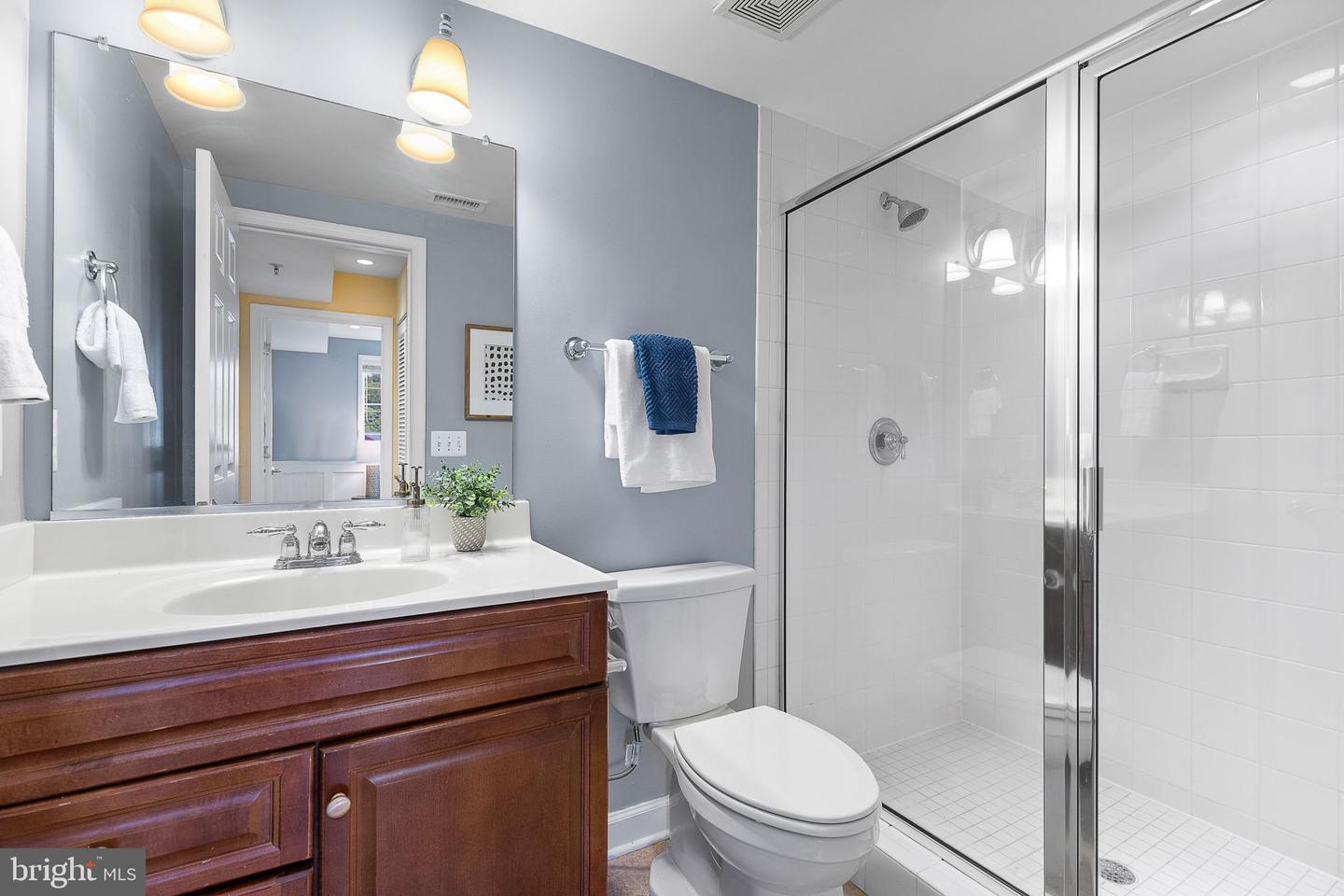 4167 S FOUR MILE RUN DR #103, ARLINGTON, Virginia 22204, 2 Bedrooms Bedrooms, ,2 BathroomsBathrooms,Residential,For sale,4167 S FOUR MILE RUN DR #103,VAAR2058726 MLS # VAAR2058726