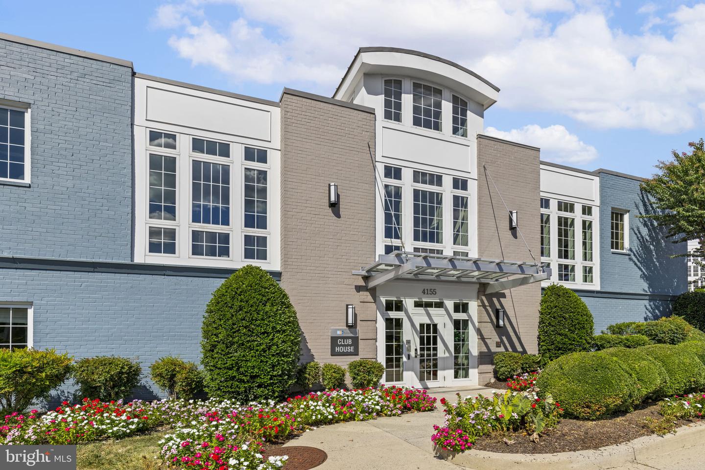 4167 S FOUR MILE RUN DR #103, ARLINGTON, Virginia 22204, 2 Bedrooms Bedrooms, ,2 BathroomsBathrooms,Residential,For sale,4167 S FOUR MILE RUN DR #103,VAAR2058726 MLS # VAAR2058726