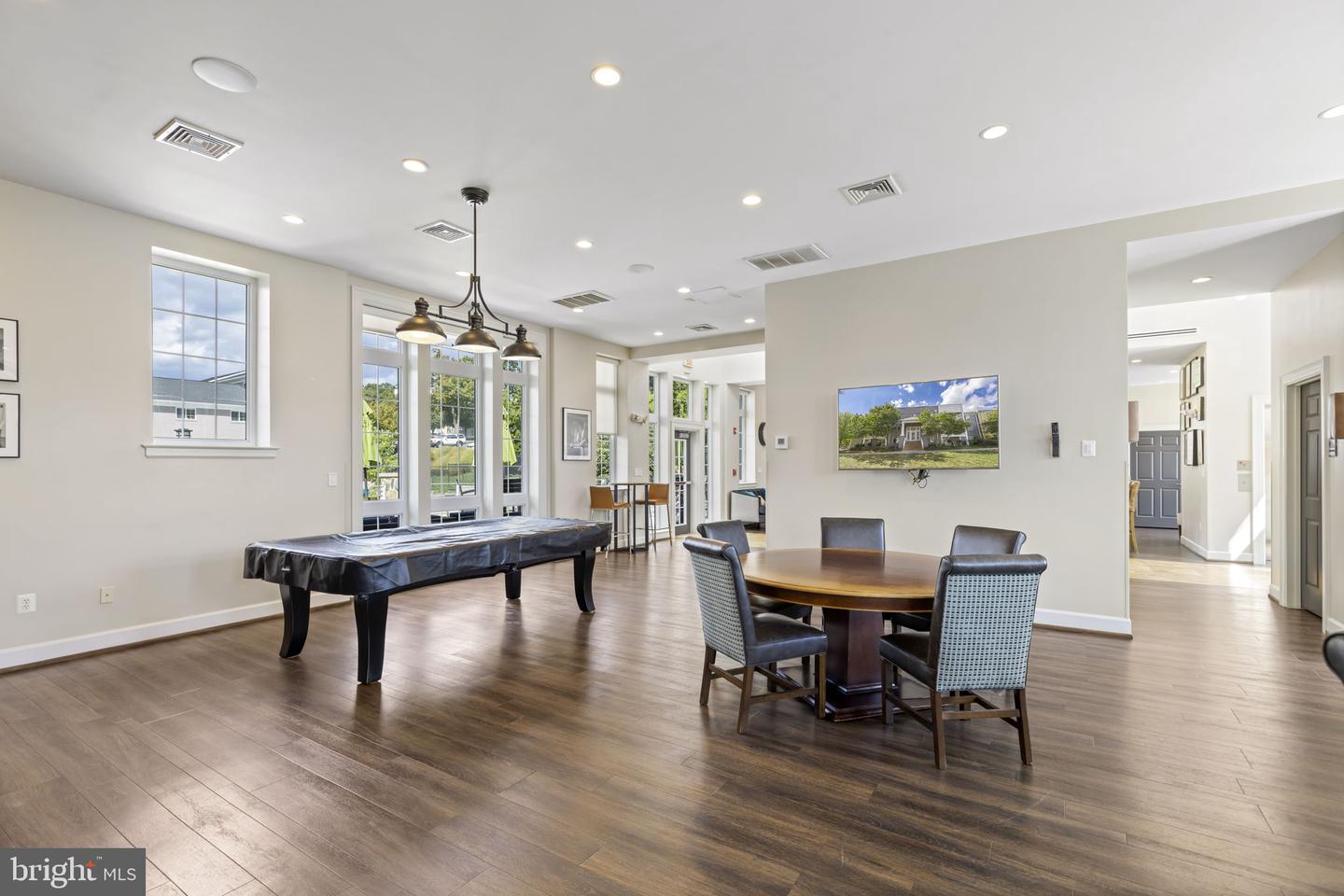 4167 S FOUR MILE RUN DR #103, ARLINGTON, Virginia 22204, 2 Bedrooms Bedrooms, ,2 BathroomsBathrooms,Residential,For sale,4167 S FOUR MILE RUN DR #103,VAAR2058726 MLS # VAAR2058726