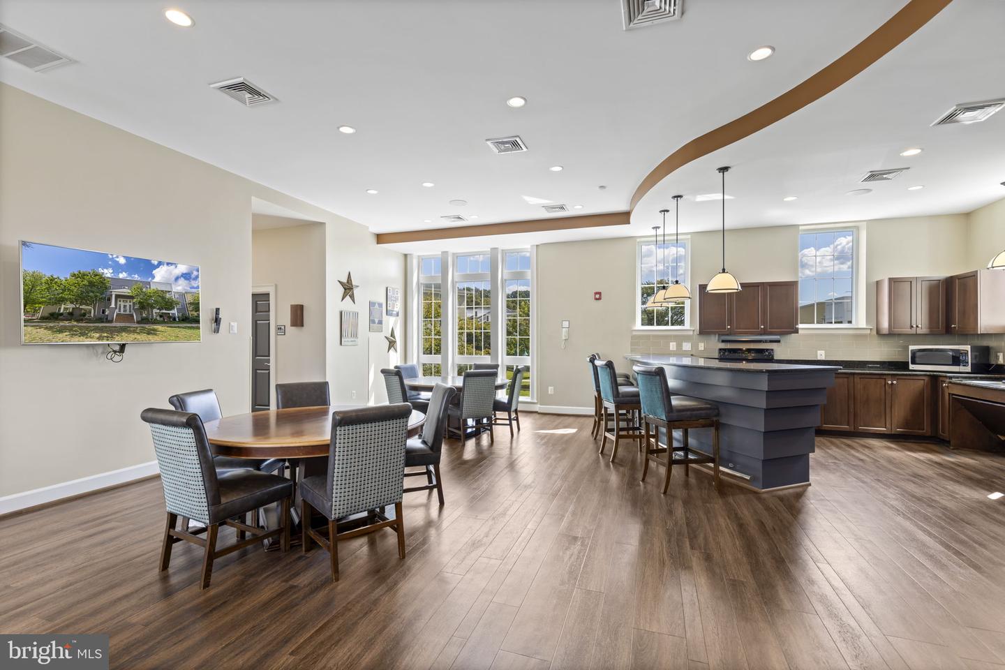 4167 S FOUR MILE RUN DR #103, ARLINGTON, Virginia 22204, 2 Bedrooms Bedrooms, ,2 BathroomsBathrooms,Residential,For sale,4167 S FOUR MILE RUN DR #103,VAAR2058726 MLS # VAAR2058726
